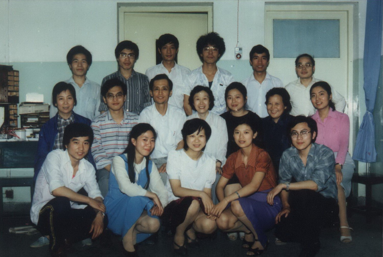 圖3：浙二眼科專家與1981屆、1982屆浙醫(yī)大畢業(yè)生合影.jpg